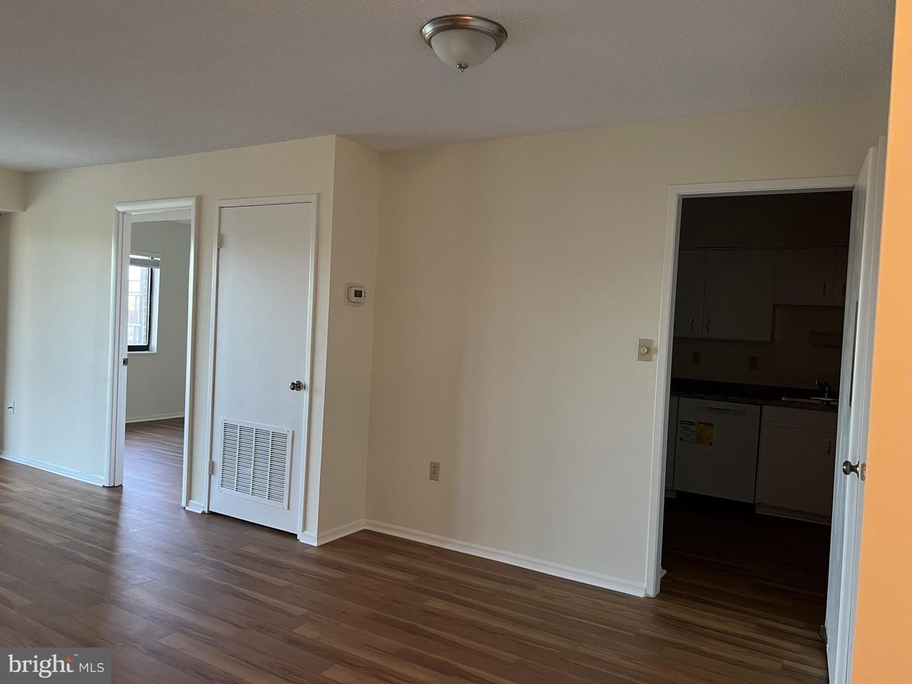 15101 Interlachen Dr Unit 1-819 #1-819 - Photo 5 of 18