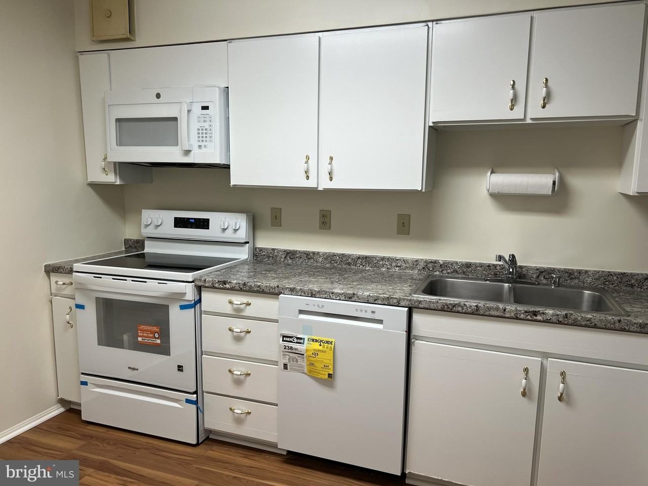 15101 Interlachen Dr Unit 1-819 #1-819 - Photo 6 of 18