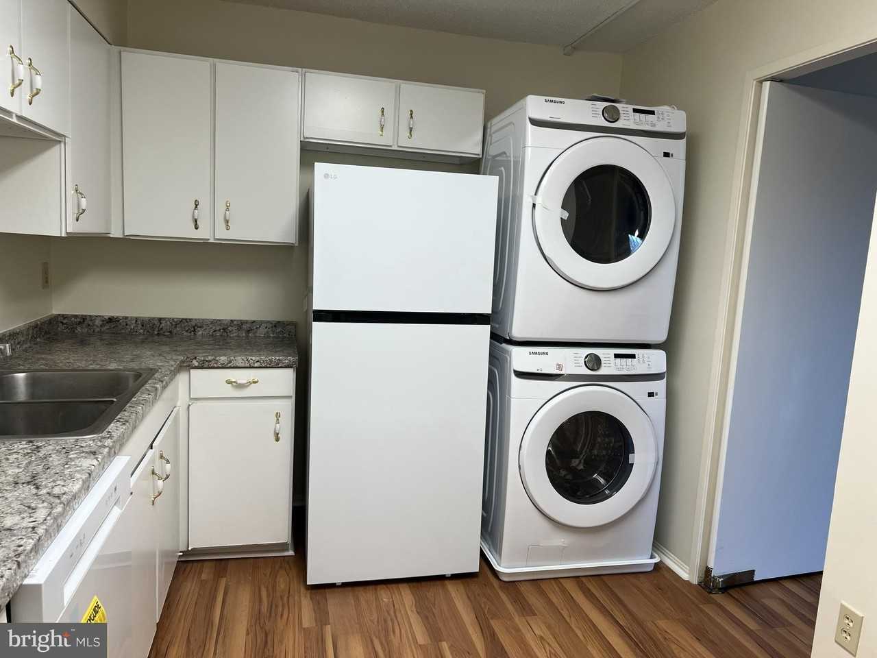 15101 Interlachen Dr Unit 1-819 #1-819 - Photo 7 of 18