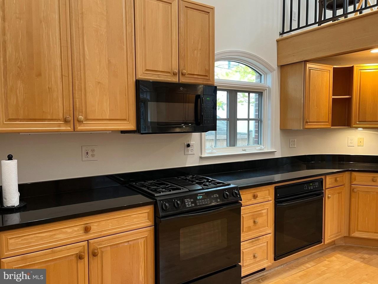 8904 Grant St - Photo 5 of 33