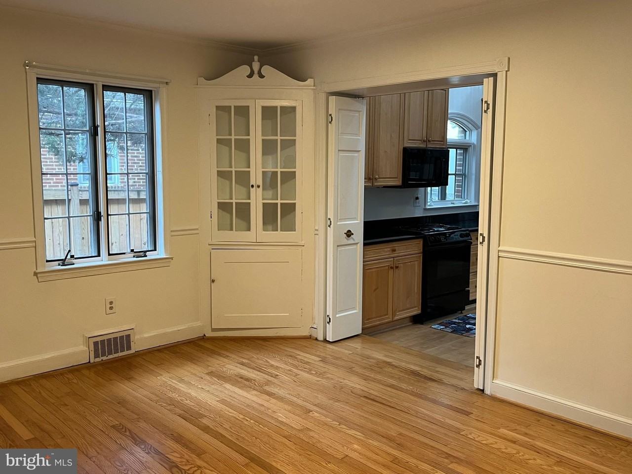 8904 Grant St - Photo 4 of 33