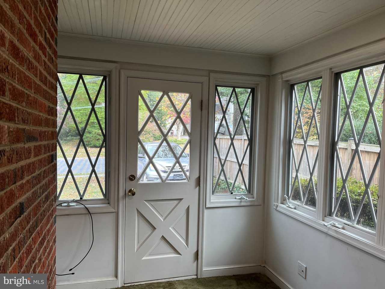 8904 Grant St - Photo 3 of 33