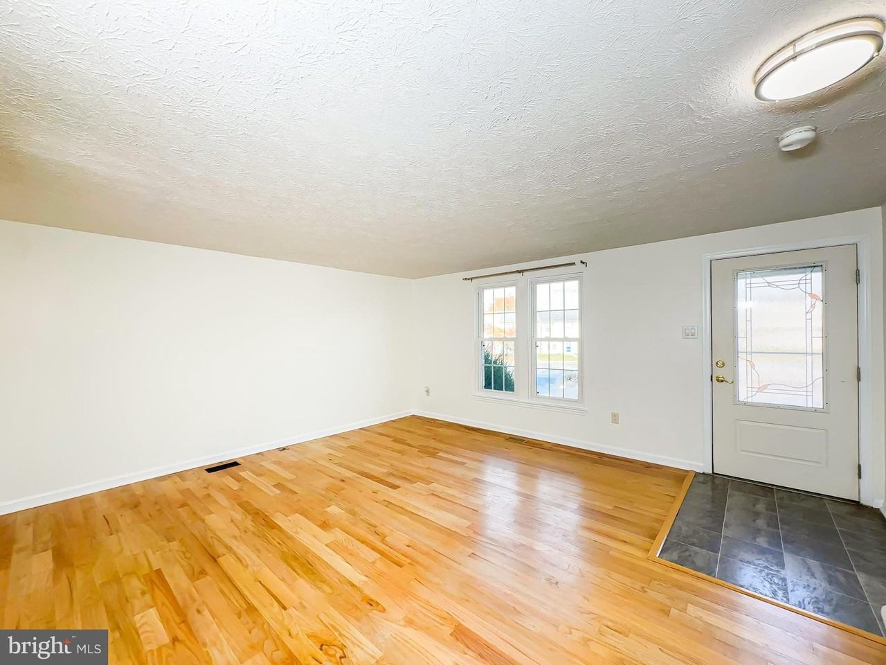 15511 Norwegian Court - Photo 5 of 30