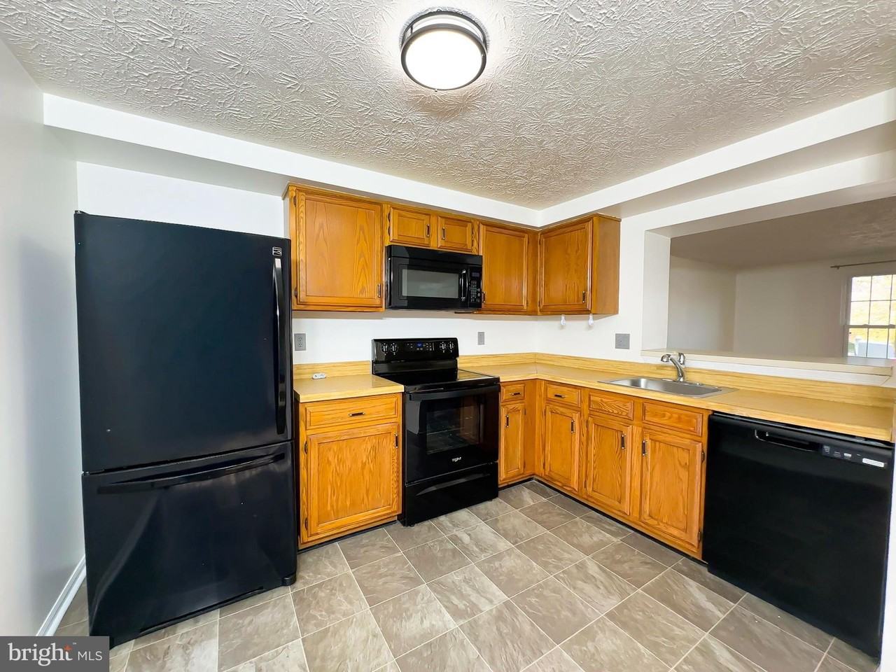 15511 Norwegian Court - Photo 7 of 30