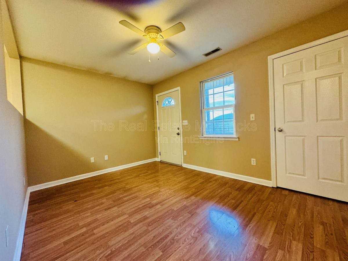 4619 Kirkland Ave - Photo 4 of 10