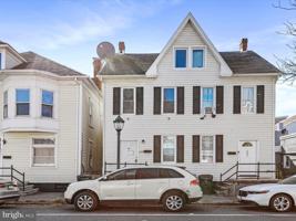 featured image of 209 E Washington St