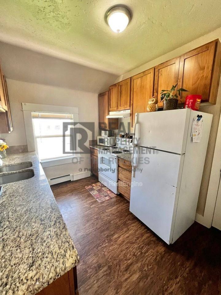 201 E South 1st St #8 - Photo 5 of 10