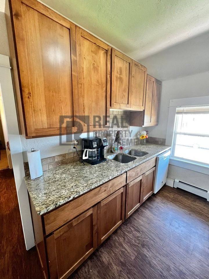 201 E South 1st St #8 - Photo 7 of 10