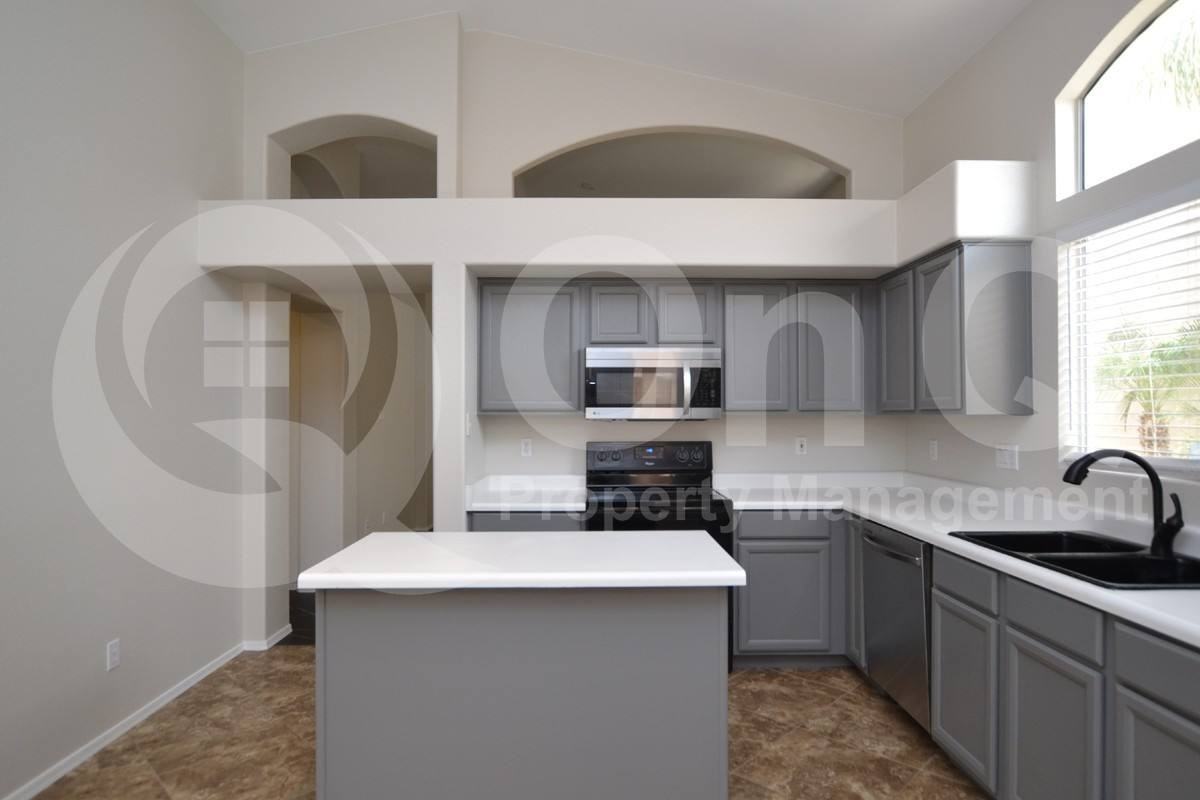4927 W Wahalla Ln - Photo 3 of 10