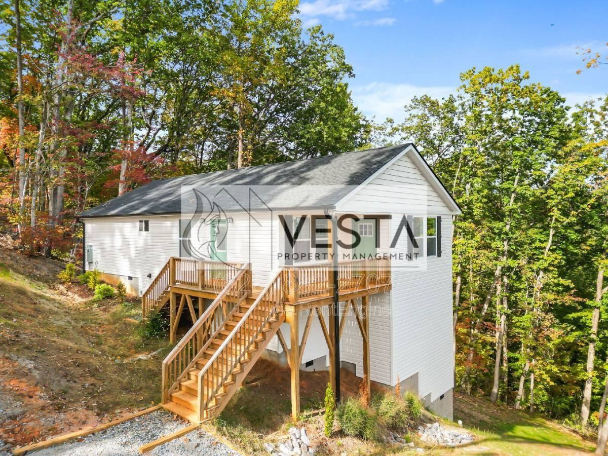 430 Hague Dr - Photo 2 of 10