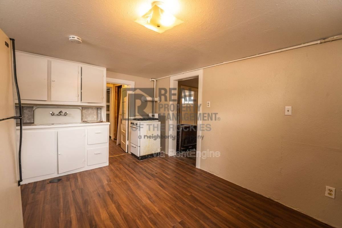 1111 E Flint St #B - Photo 2 of 10