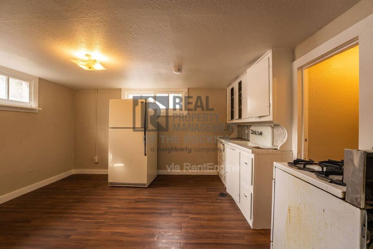 1111 E Flint St #B - Photo 3 of 10