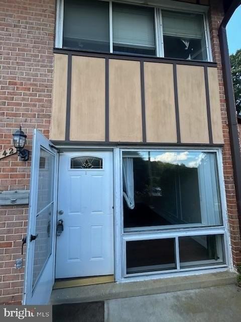 10142 Fair Woods Dr - Photo 2 of 17