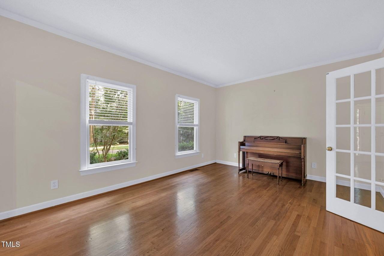 105 John Martin Ct - Photo 6 of 34