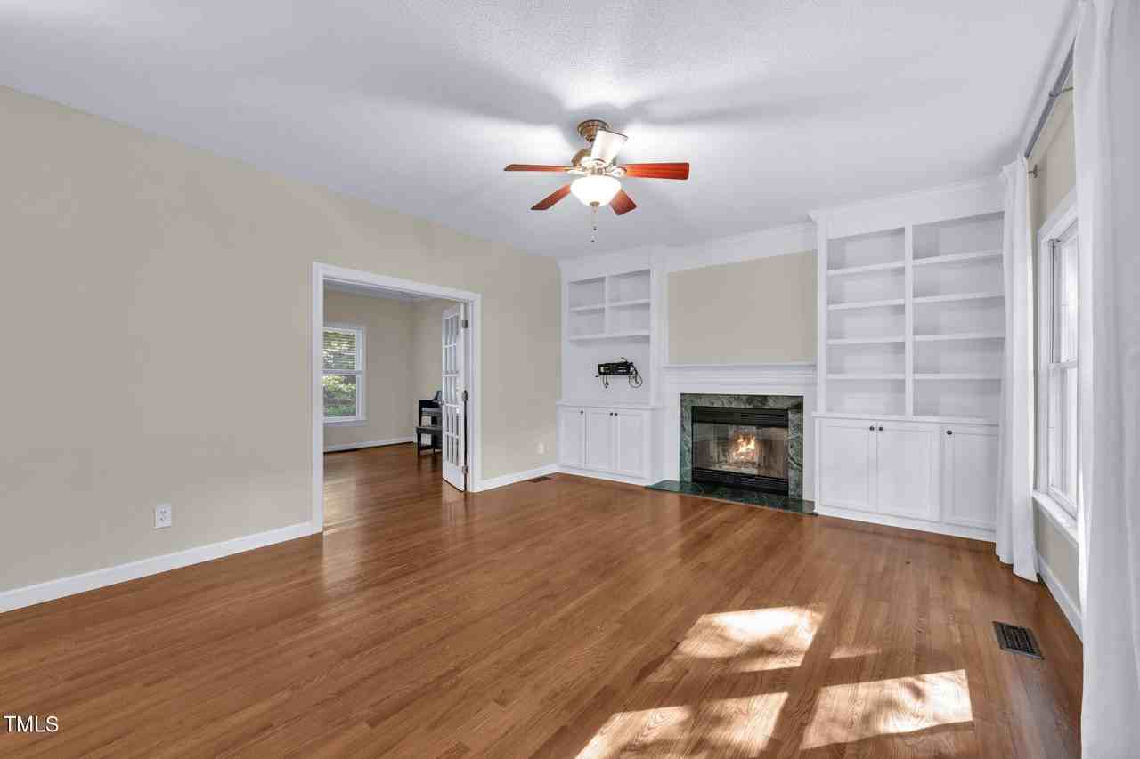 105 John Martin Ct - Photo 7 of 34