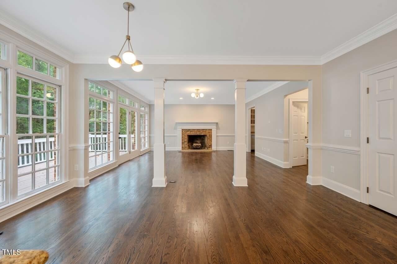 1202 Summerville Ln - Photo 7 of 50