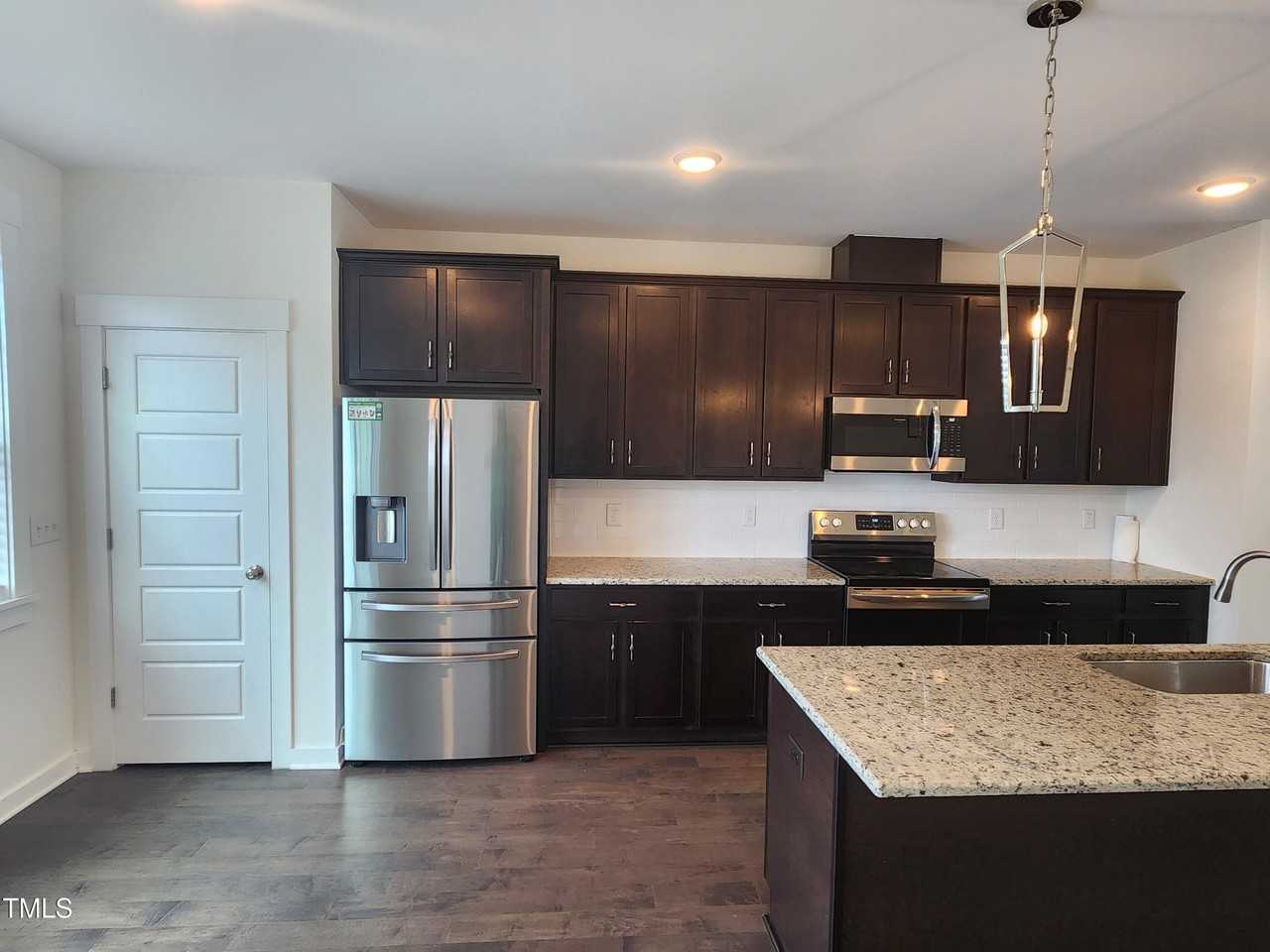 433 Rally Point Pl - Photo 5 of 15