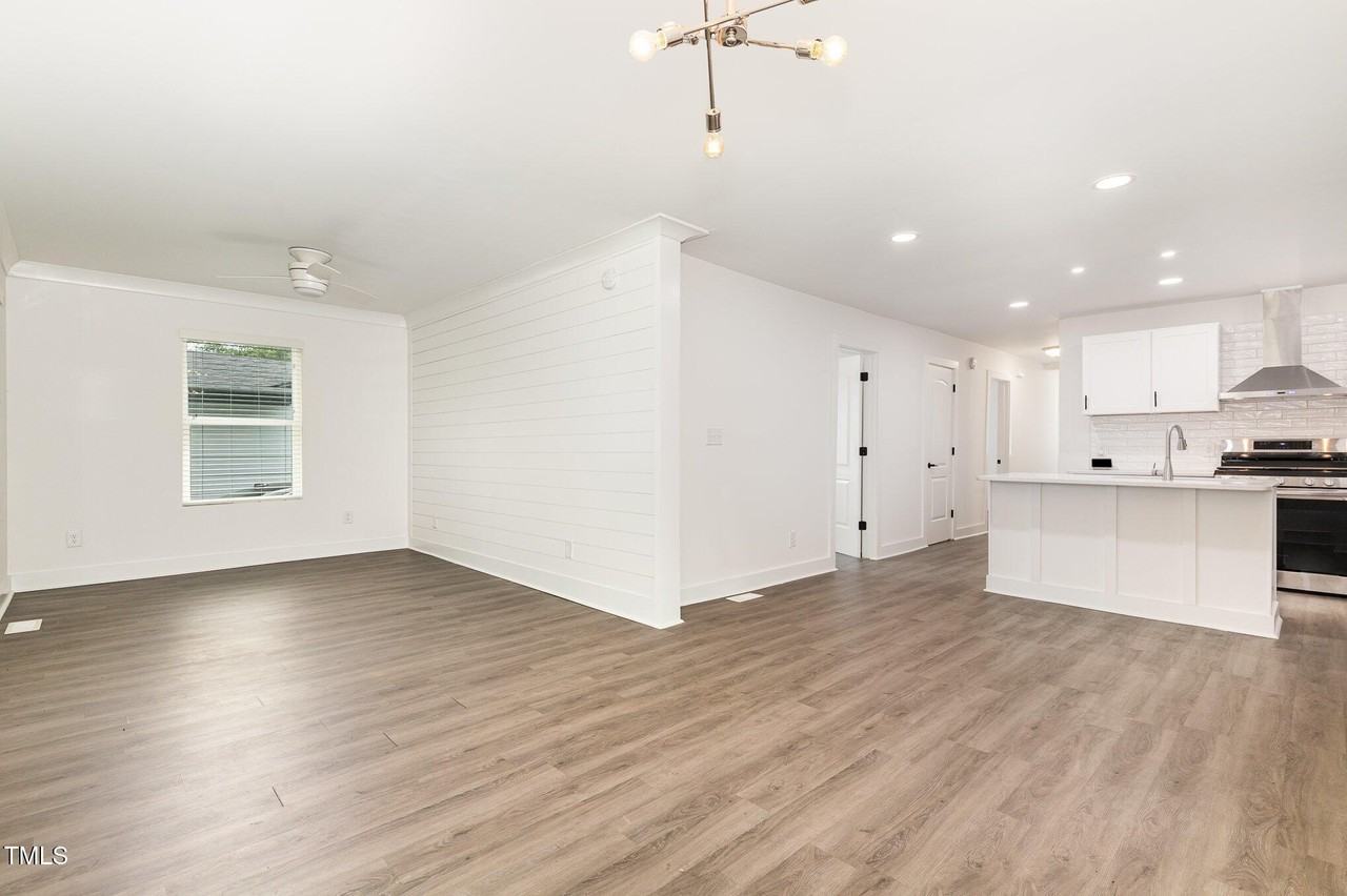 819 Cumberland St - Photo 4 of 21