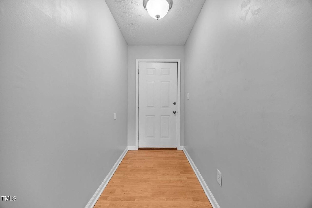 450 Main St - Photo 7 of 33