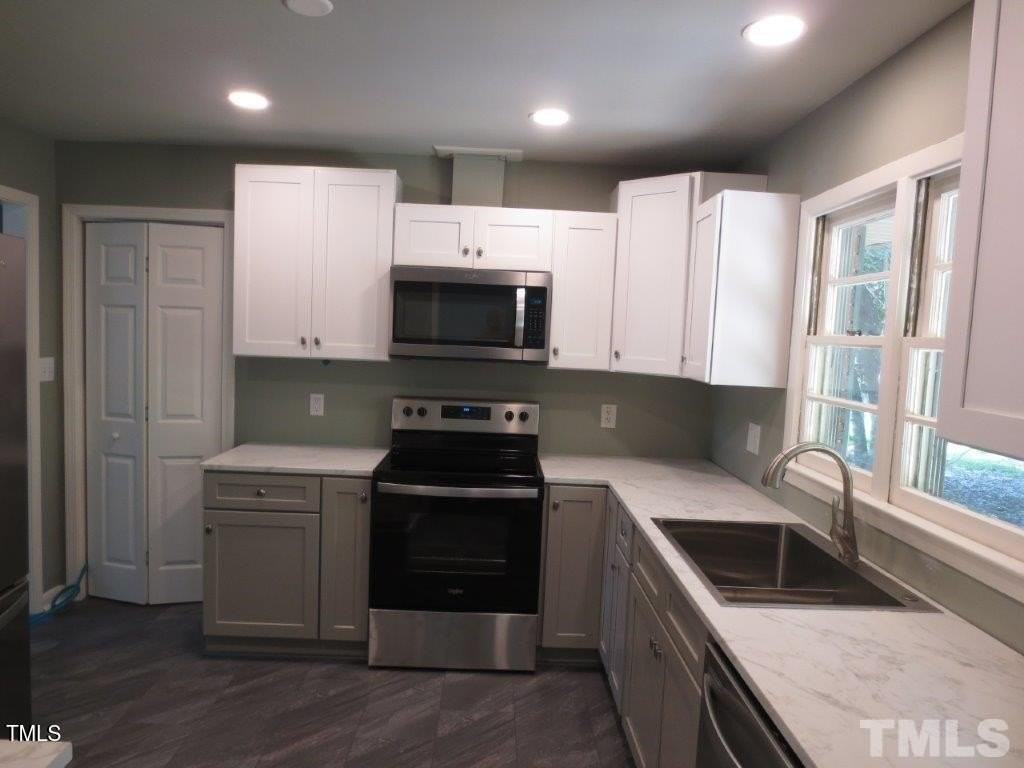 3401 Ingram Dr - Photo 3 of 18