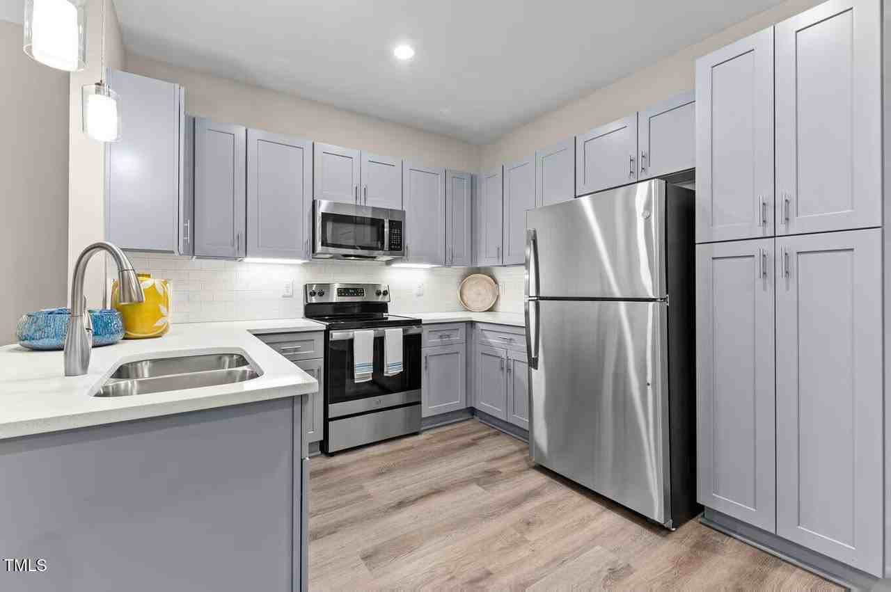 1001 Mulford Court #B1 - Photo 5 of 41