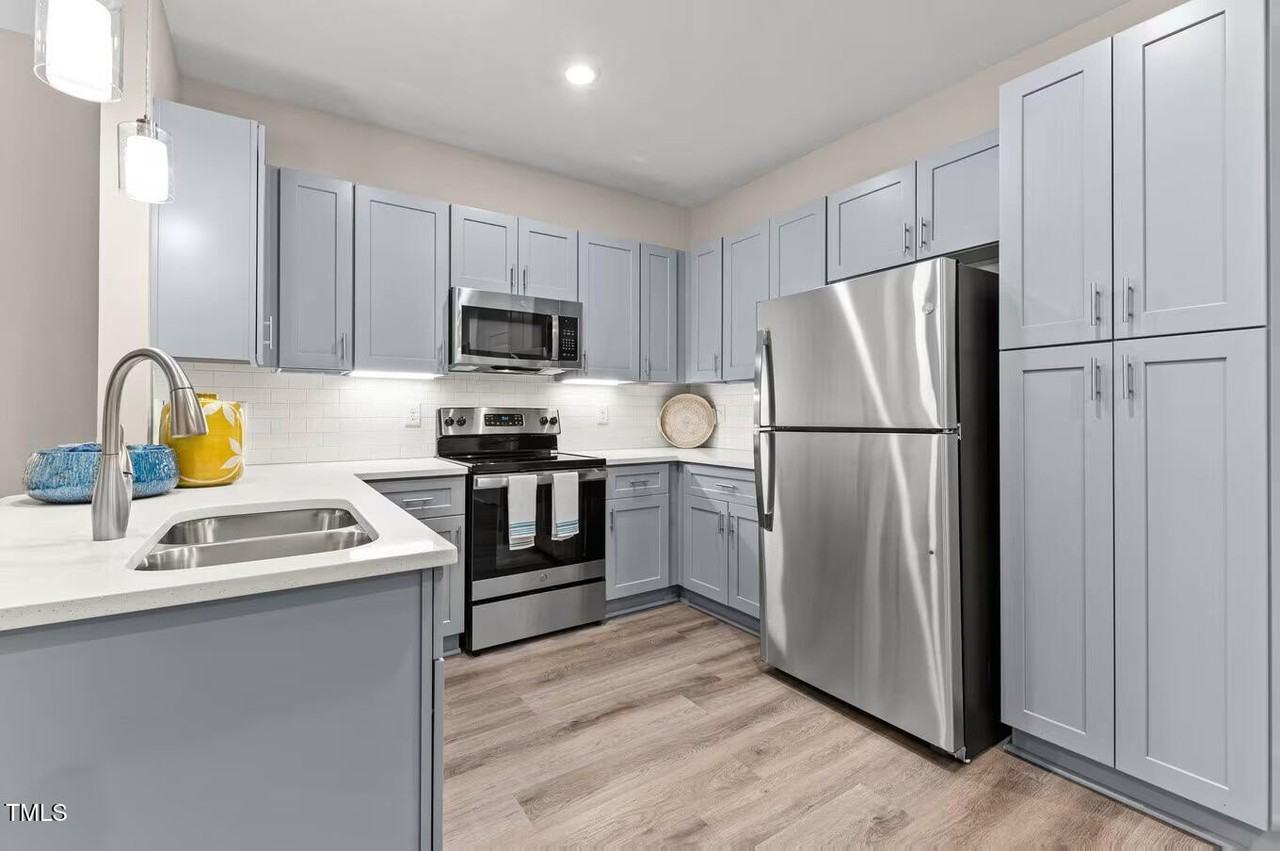 1001 Mulford Court #A2 - Photo 5 of 41