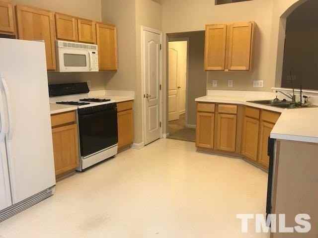 417 Bergen Ave - Photo 5 of 13