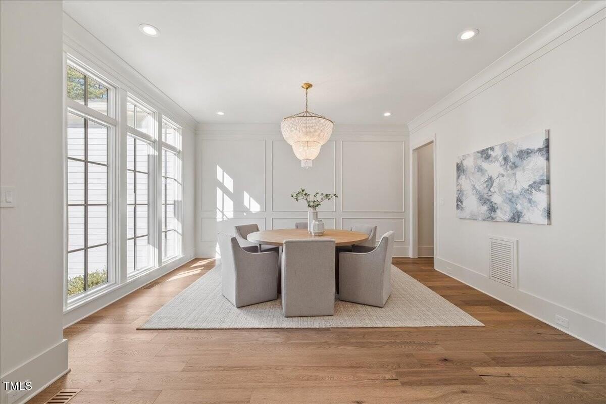 7516 Grist Mill Rd - Photo 4 of 50