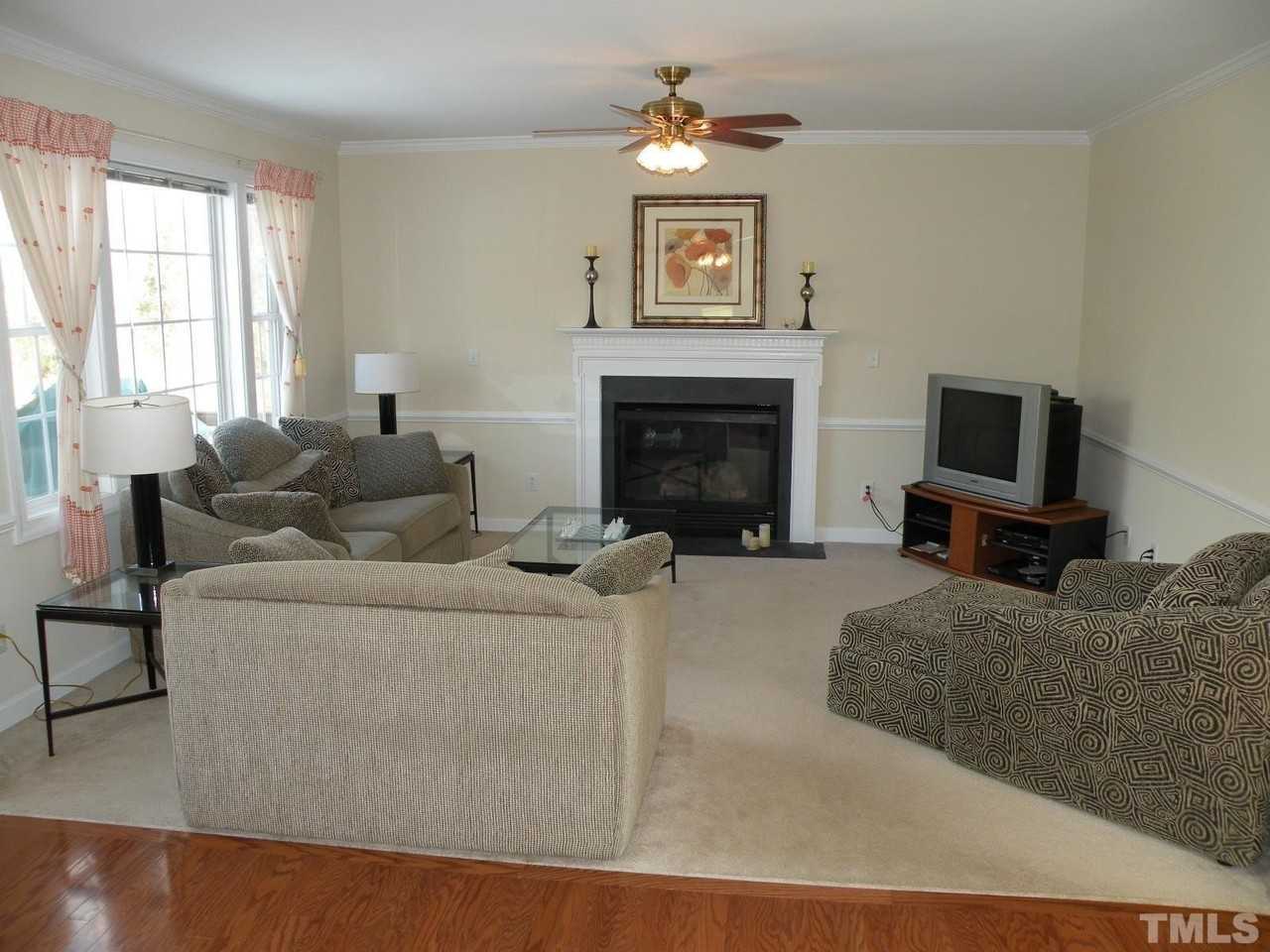 5004 Stockton Way - Photo 3 of 14