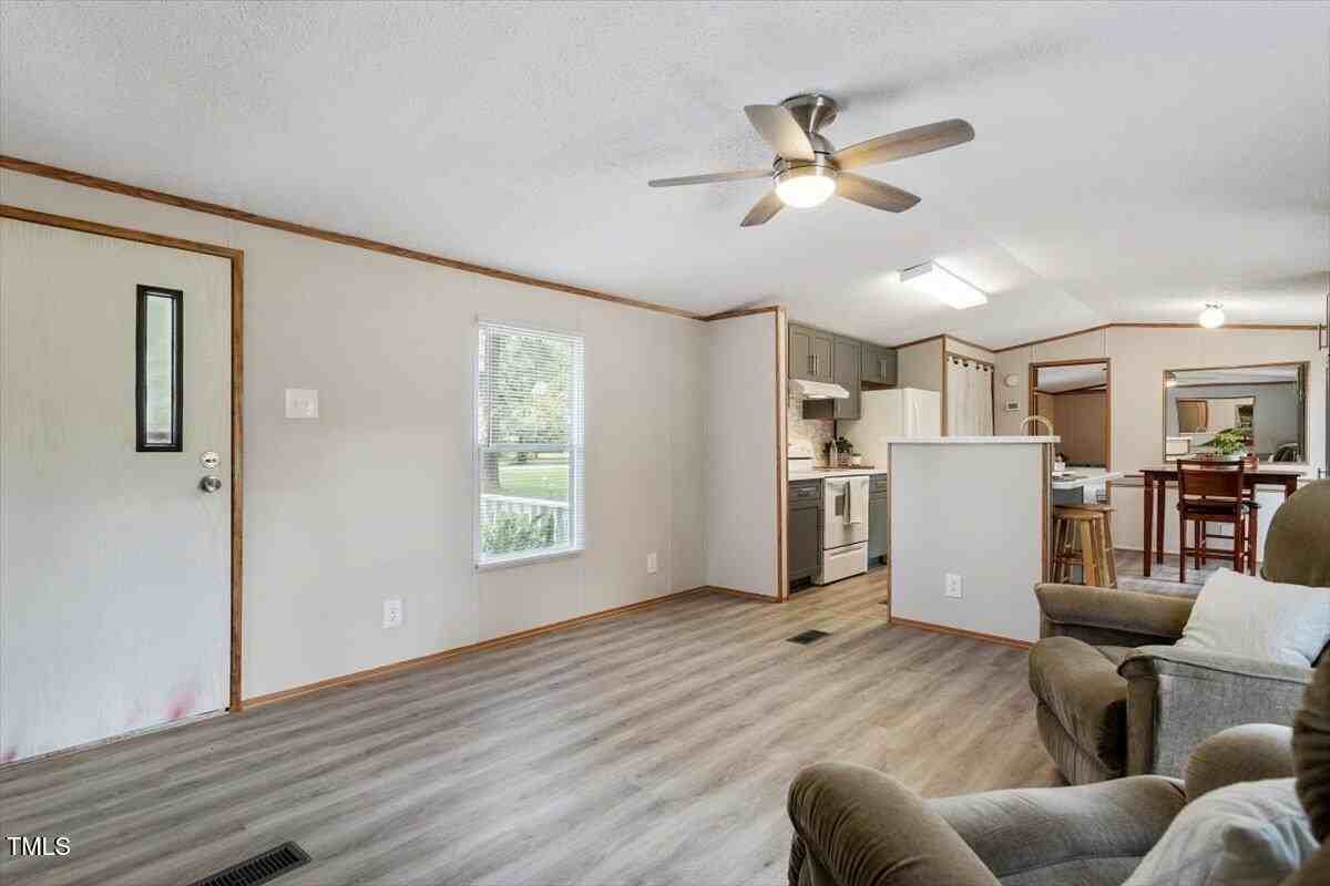 10317 Giles Rd - Photo 4 of 49