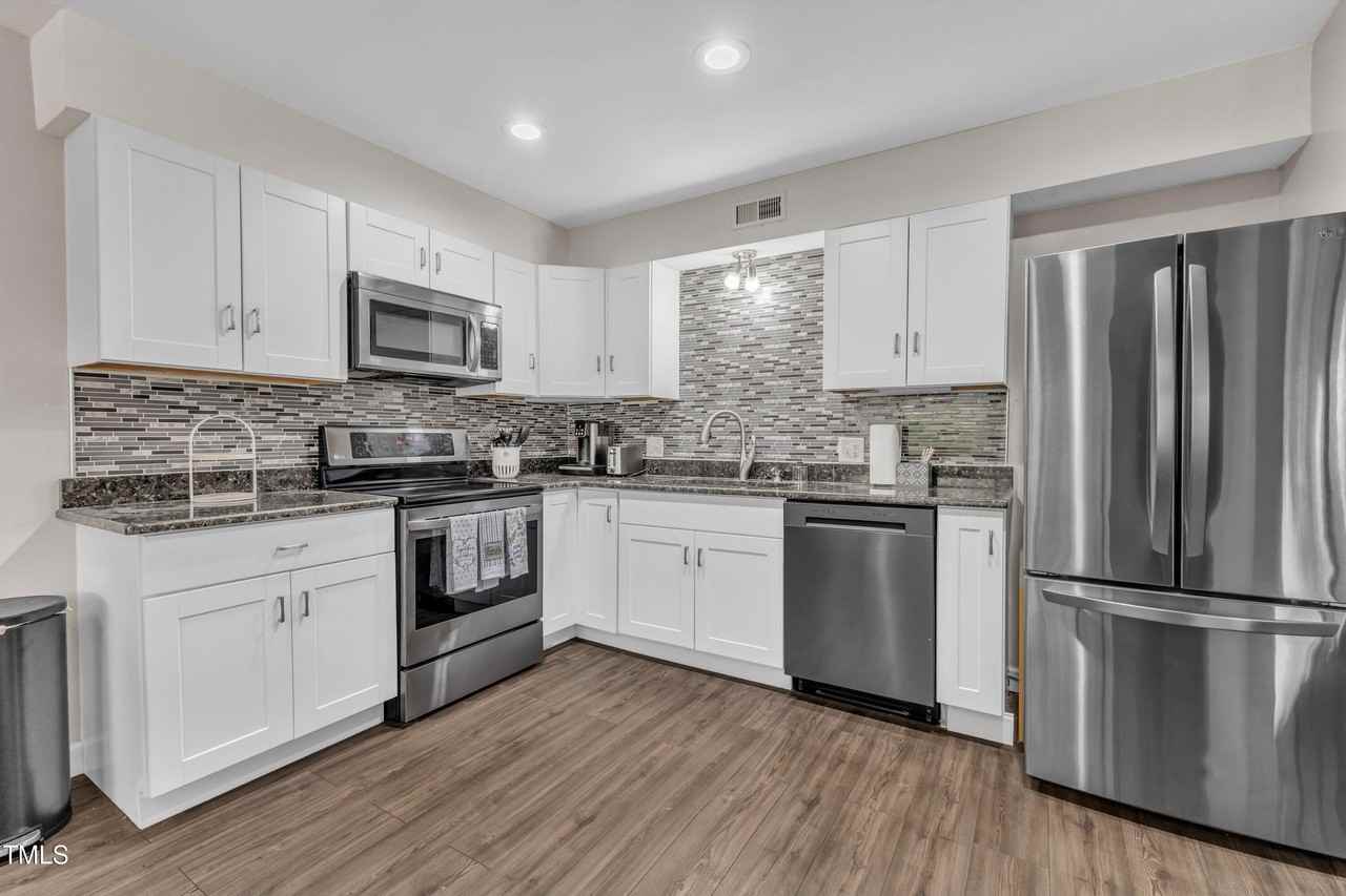 5022 Flint Ridge Place - Photo 7 of 32