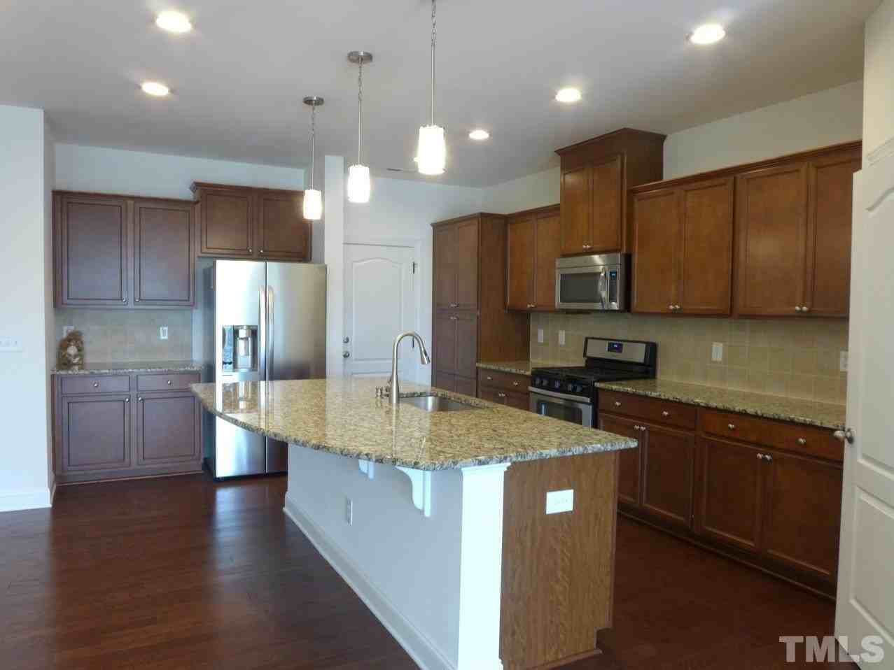 207 Alamosa Place - Photo 4 of 26