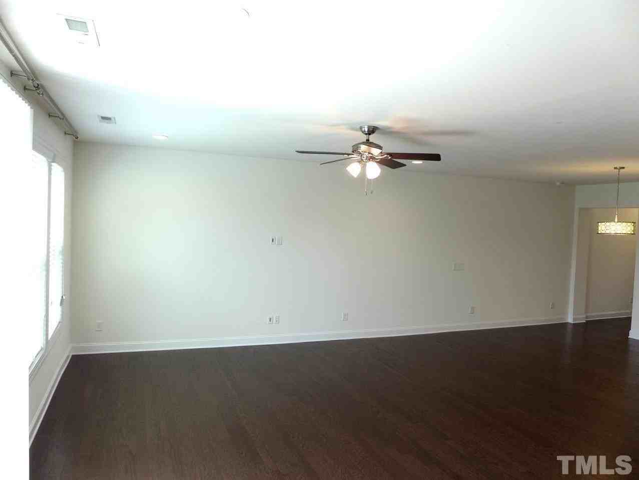 207 Alamosa Place - Photo 6 of 26