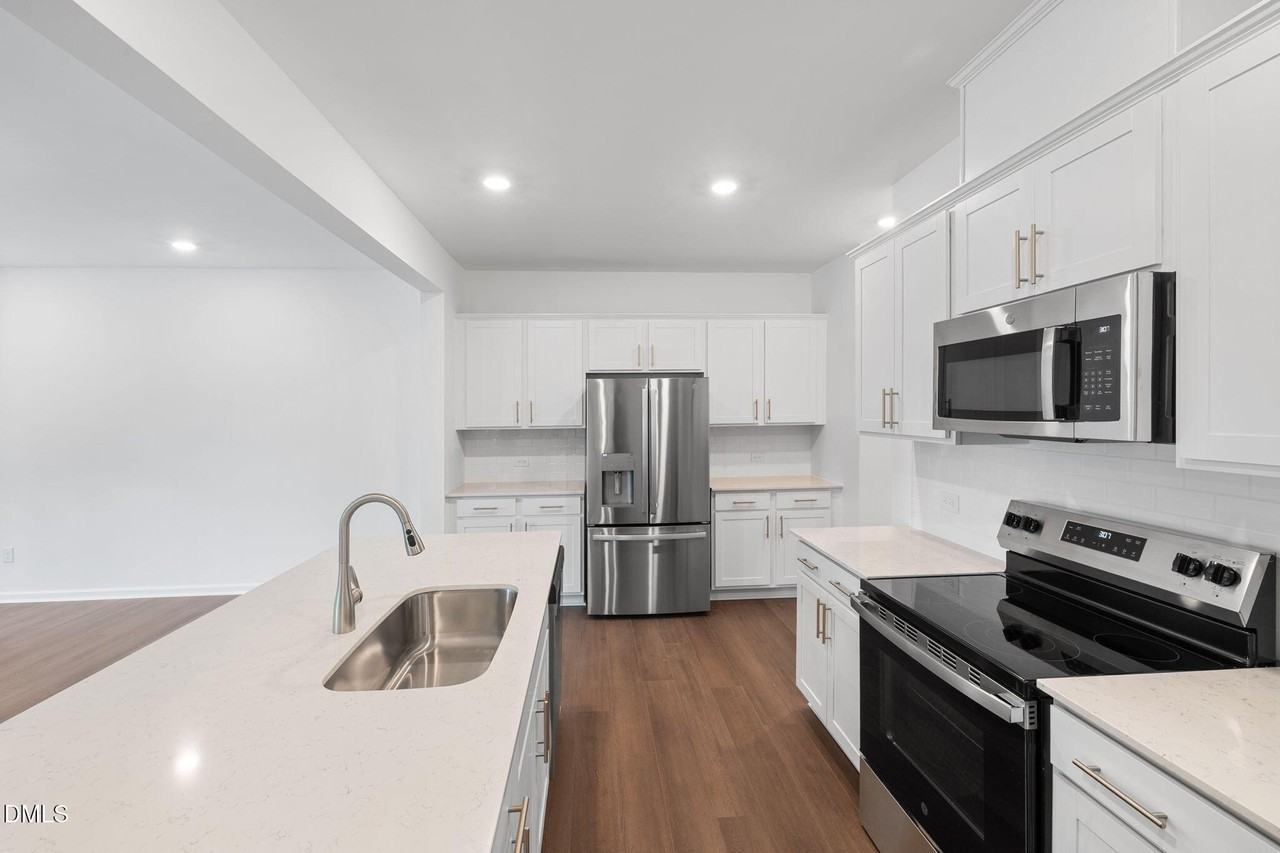 421 421 Deep Oak Drive - Photo 6 of 16