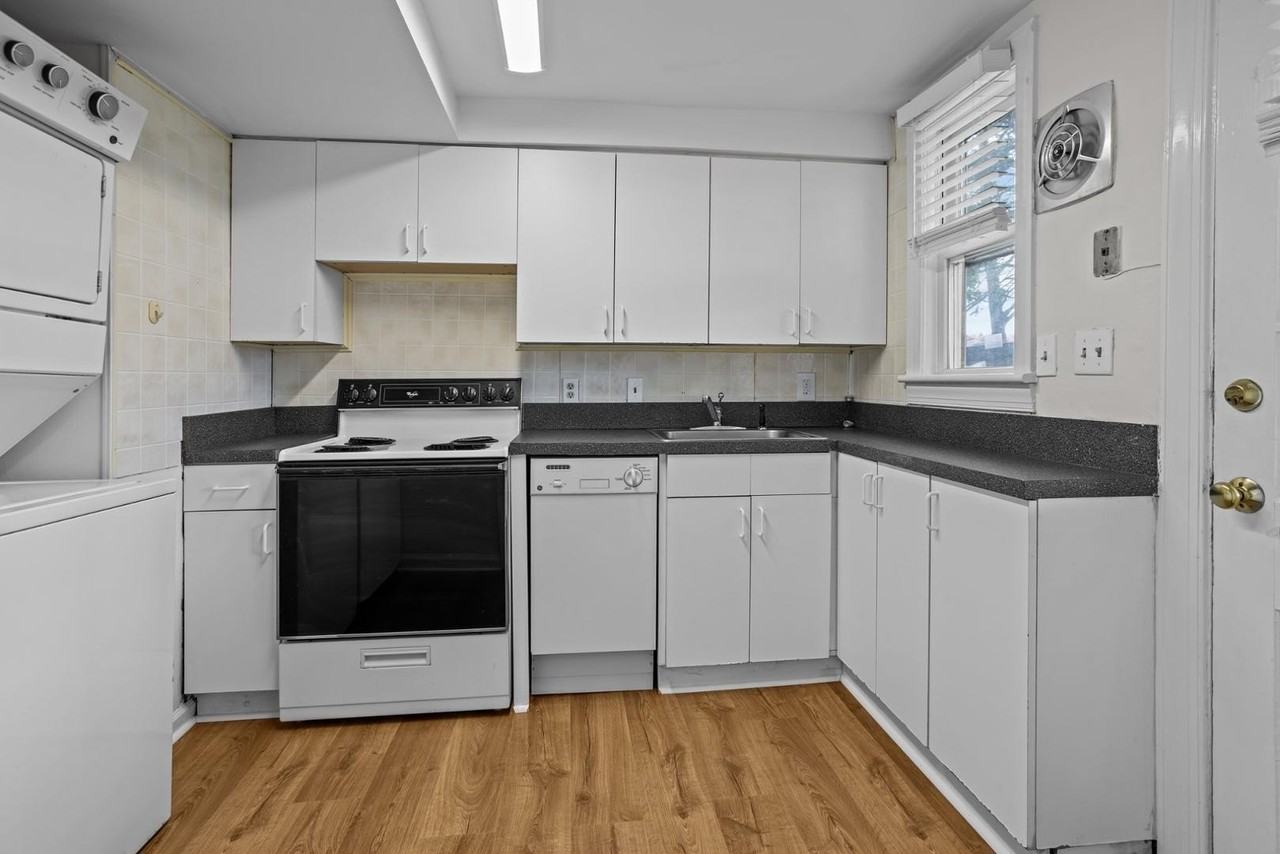 921 Saint Marys Street - Photo 6 of 42