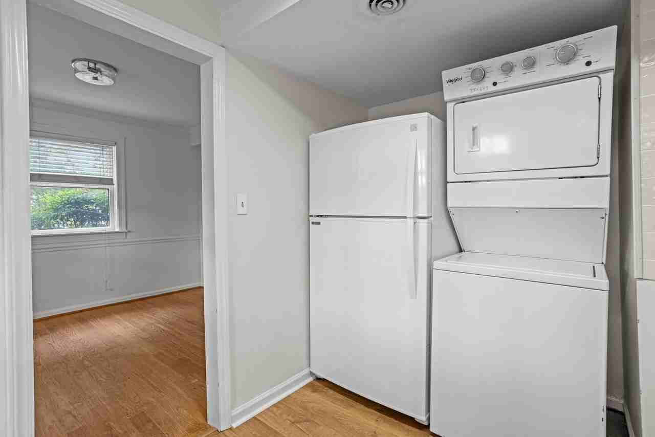 921 Saint Marys Street - Photo 7 of 42