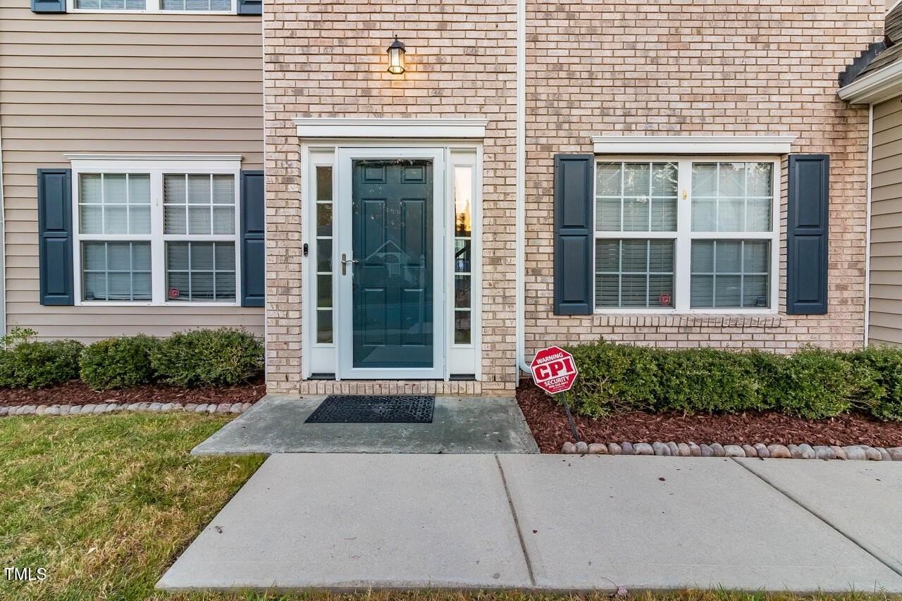 2902 Framer Lane - Photo 4 of 37