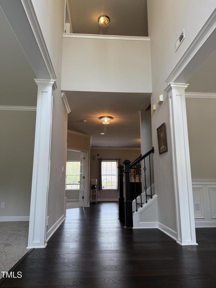 2902 Framer Lane - Photo 7 of 37