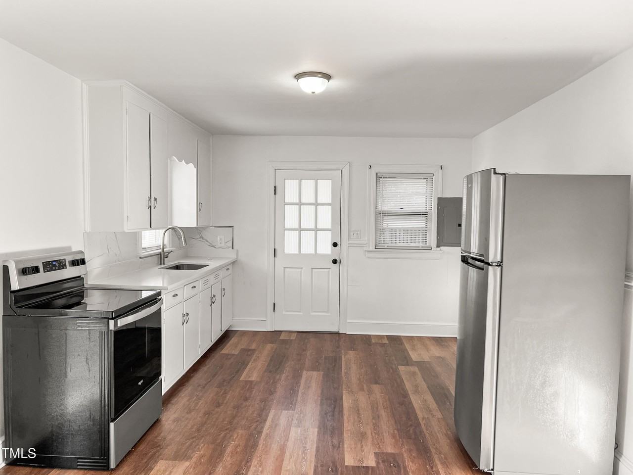 1800 Rosewood Ave - Photo 5 of 15