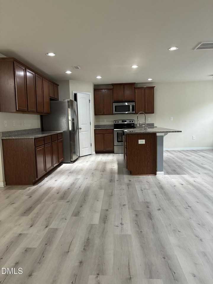 4325 Lyman Ave - Photo 6 of 50