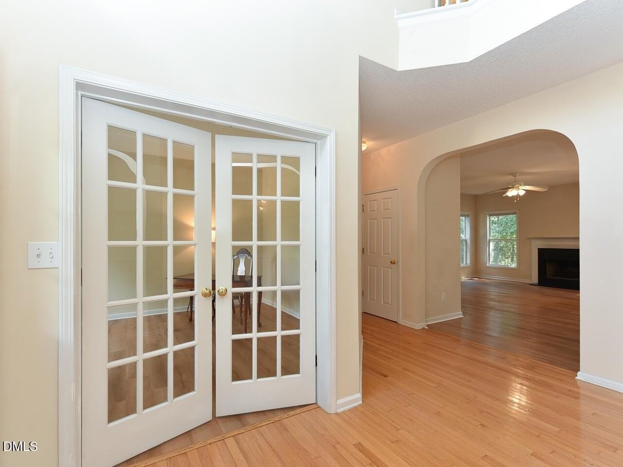 406 Somersview Drive - Photo 7 of 37