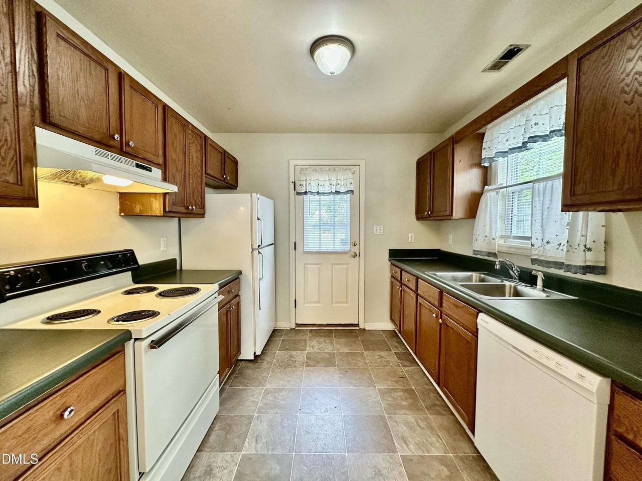 420 Wall Street - Photo 5 of 13