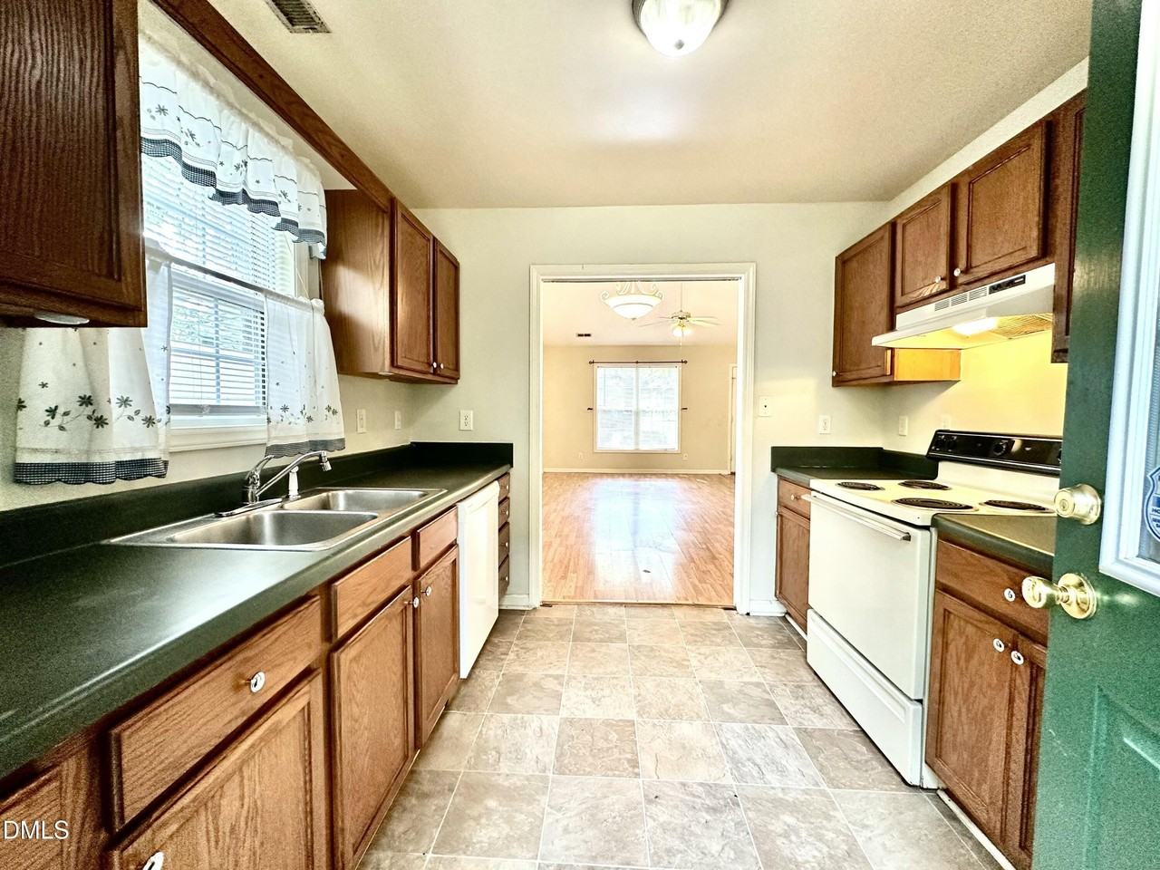 420 Wall Street - Photo 6 of 13