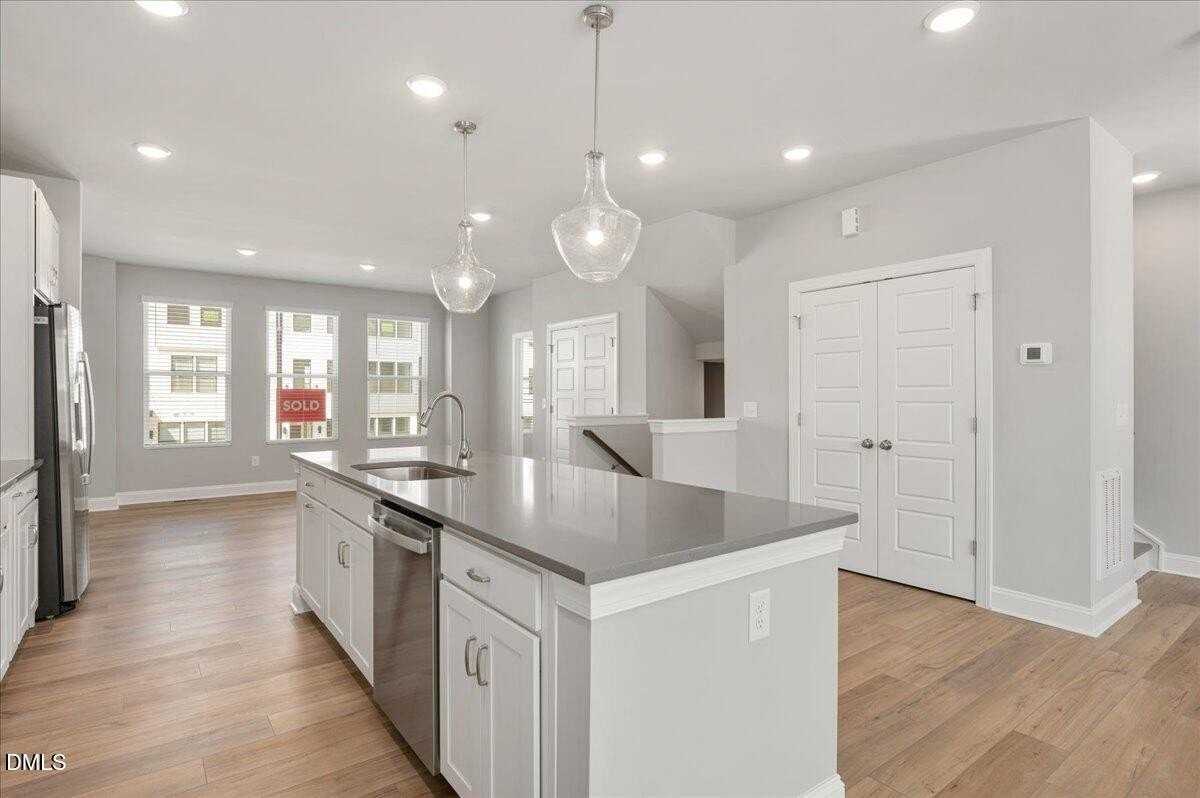 10536 Pleasant Branch Dr - Photo 5 of 33