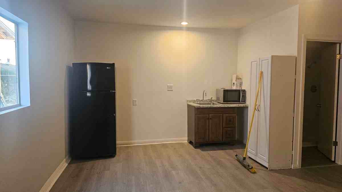 10149 E Avenue Q12 - Photo 2 of 4