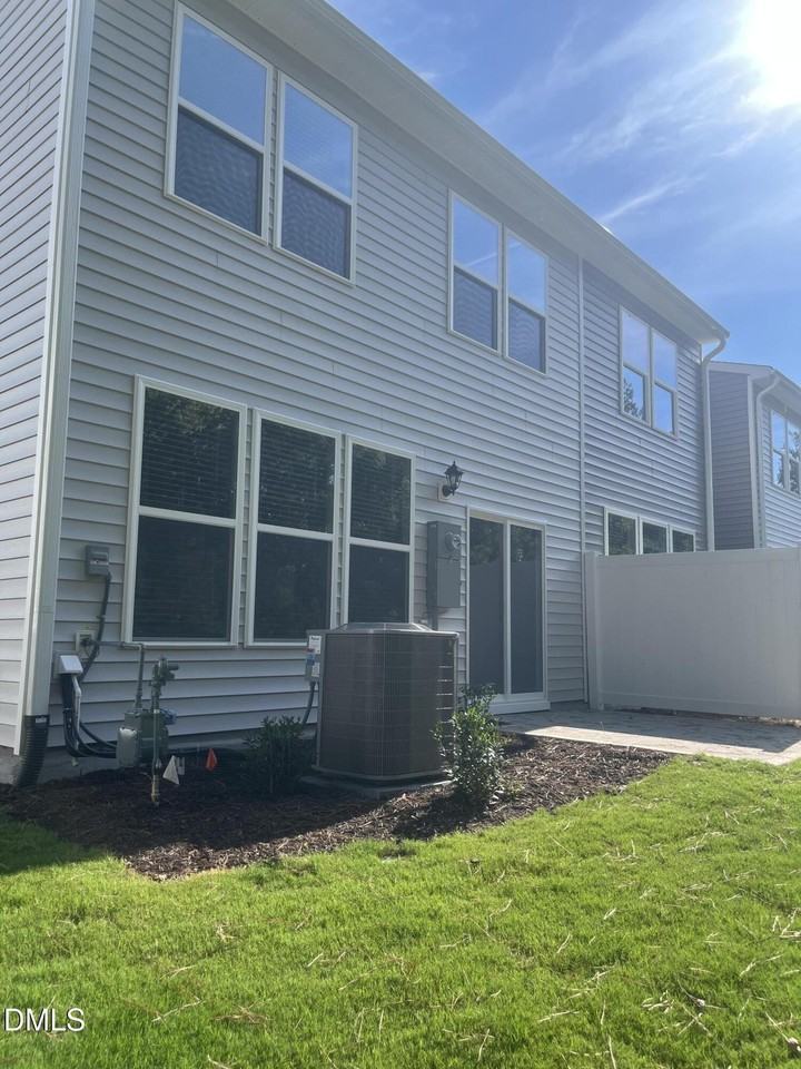 1917 Hinesley Dr - Photo 4 of 21