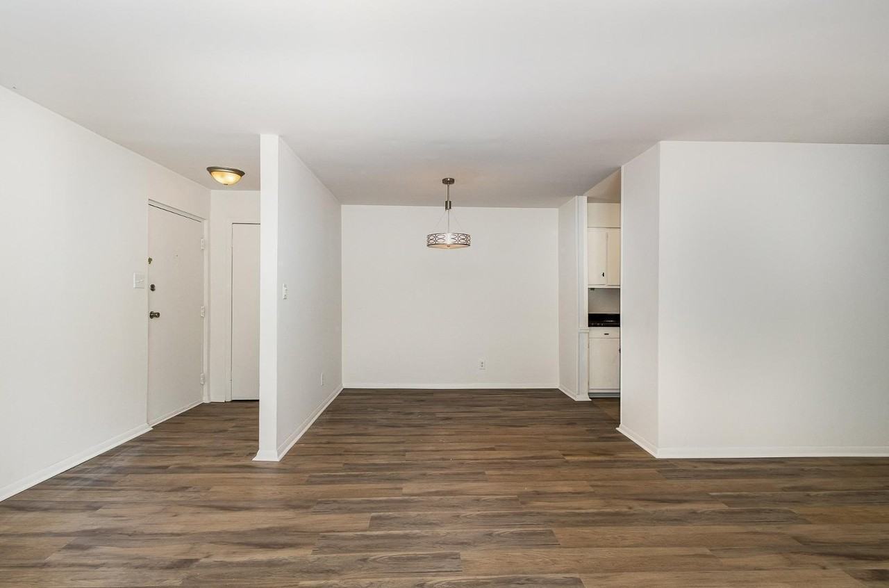 1130 Schaub Dr Apt C #C - Photo 2 of 25