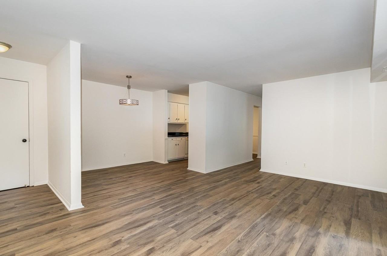 1130 Schaub Dr Apt C #C - Photo 3 of 25