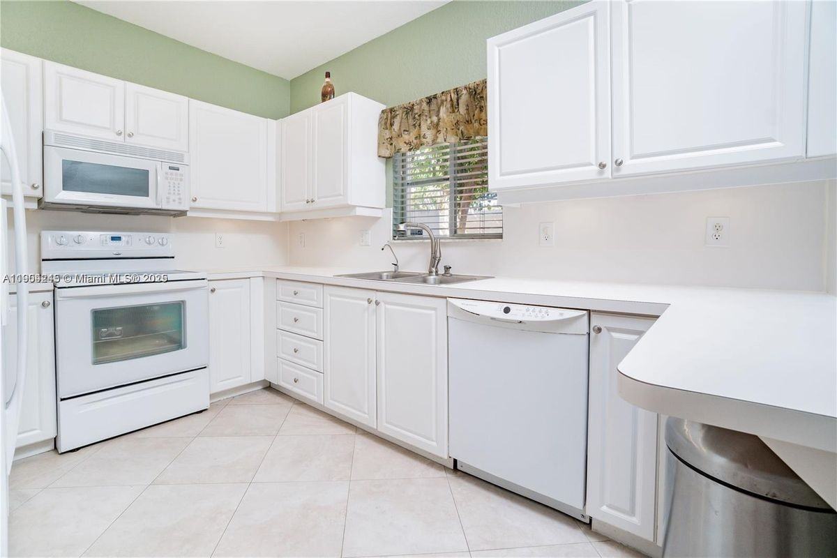 11425 Nw 34th Pl - Photo 5 of 11