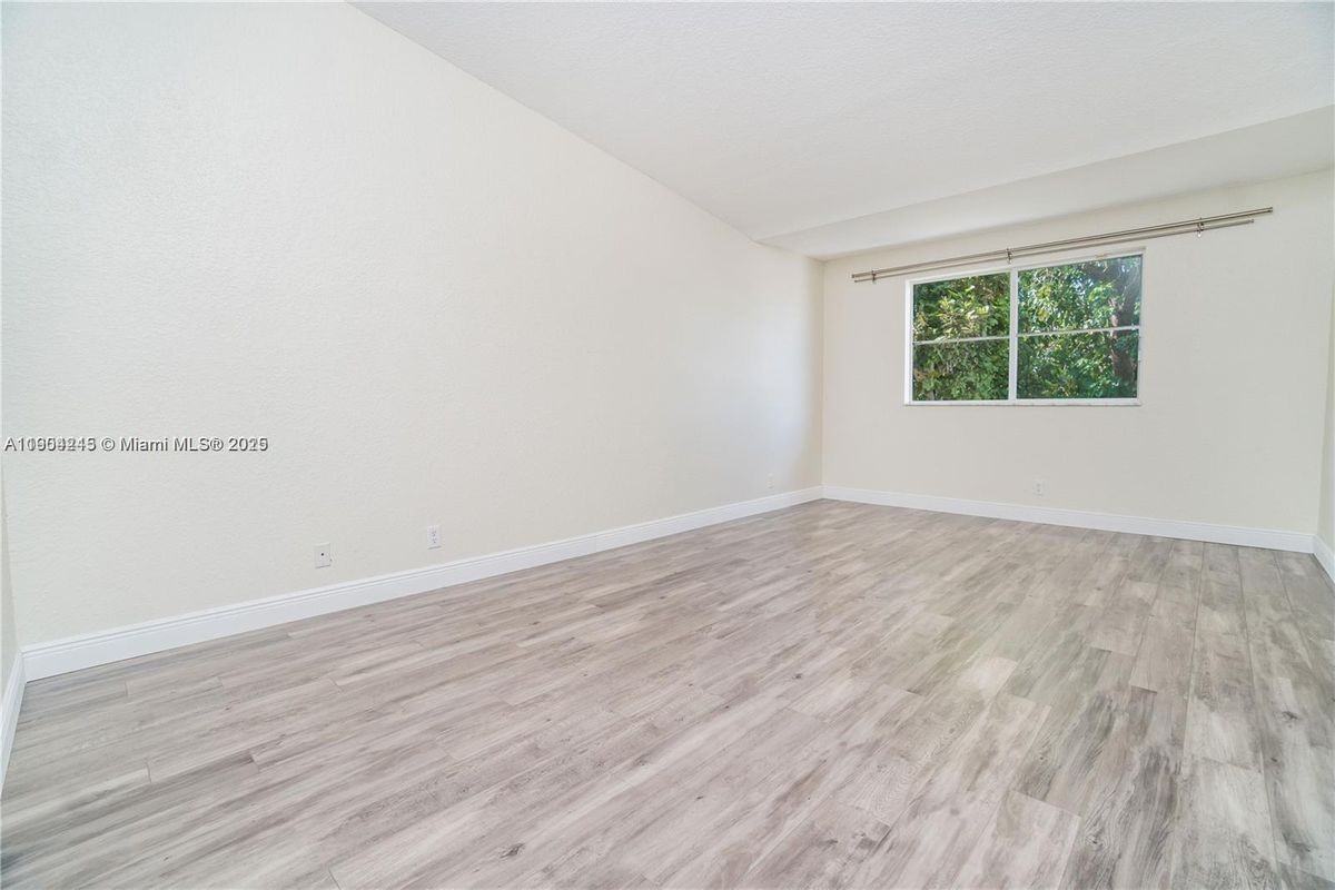 11425 Nw 34th Pl - Photo 7 of 11